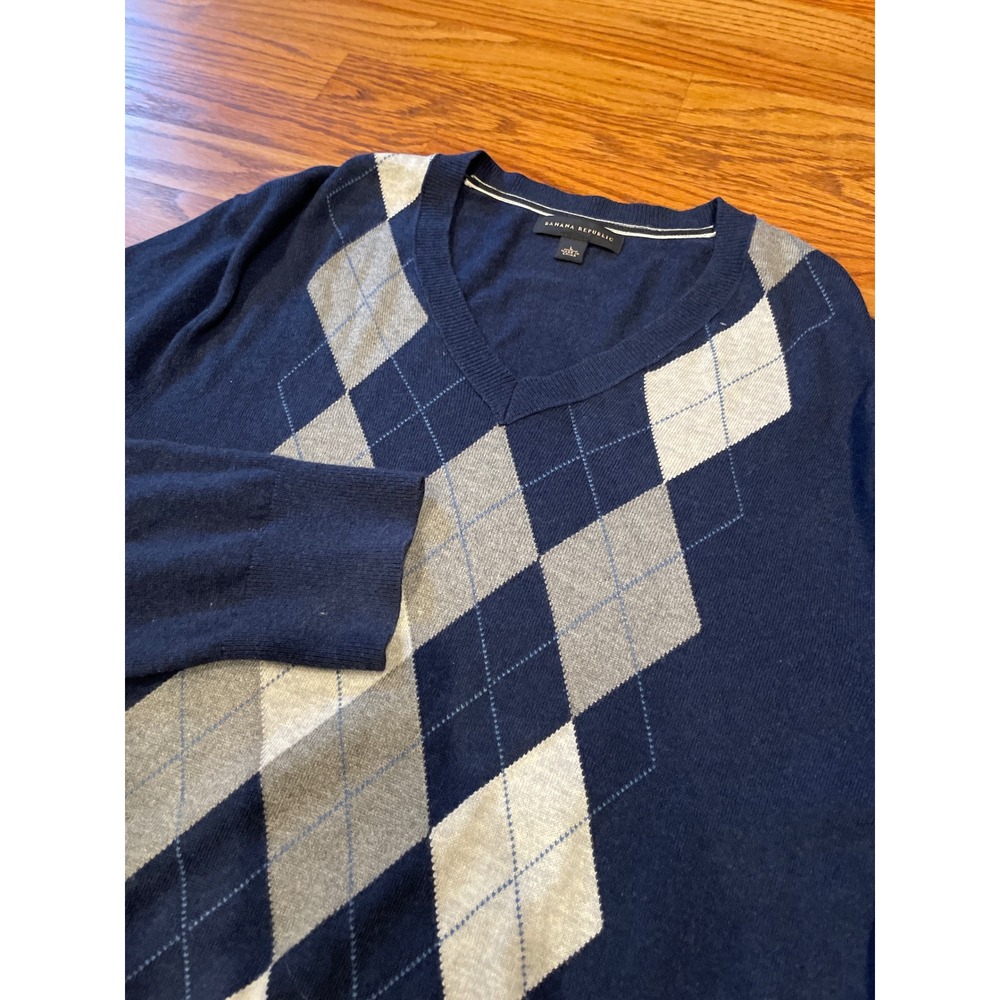 Banana Republic Mens Sweater Large Navy Blue Argyle V-Neck Cashmere Blend Preppy